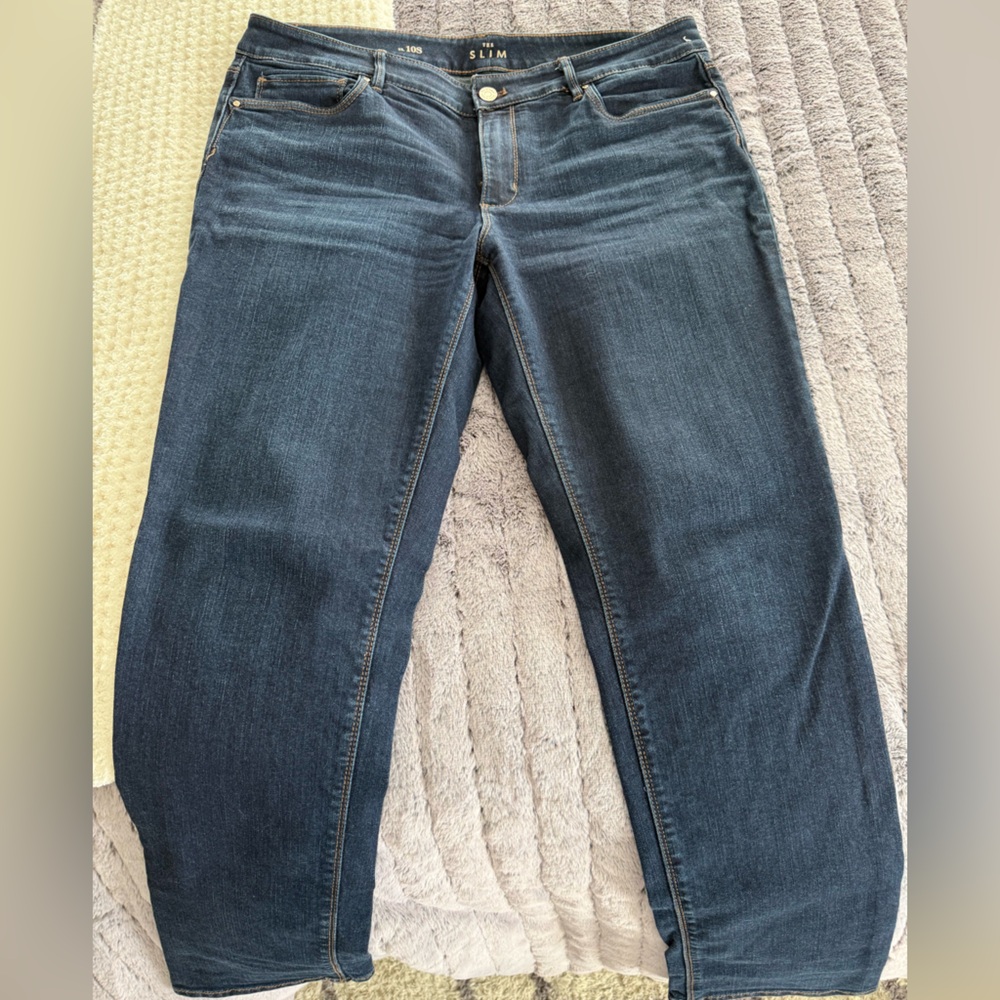 Ladies Petite White House Black Market dark denim jeans